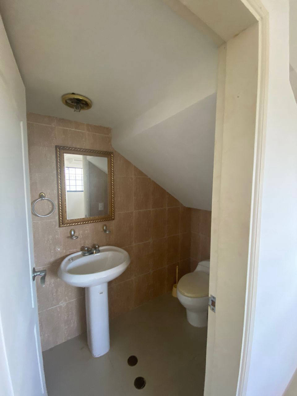 Будинок, 2745 м², 65 000$ — FAKTOR